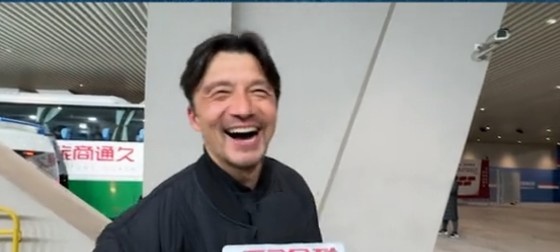  帶孩子和帶球隊(duì)哪個(gè)更累？謝暉笑言：都累，但帶孩子更累