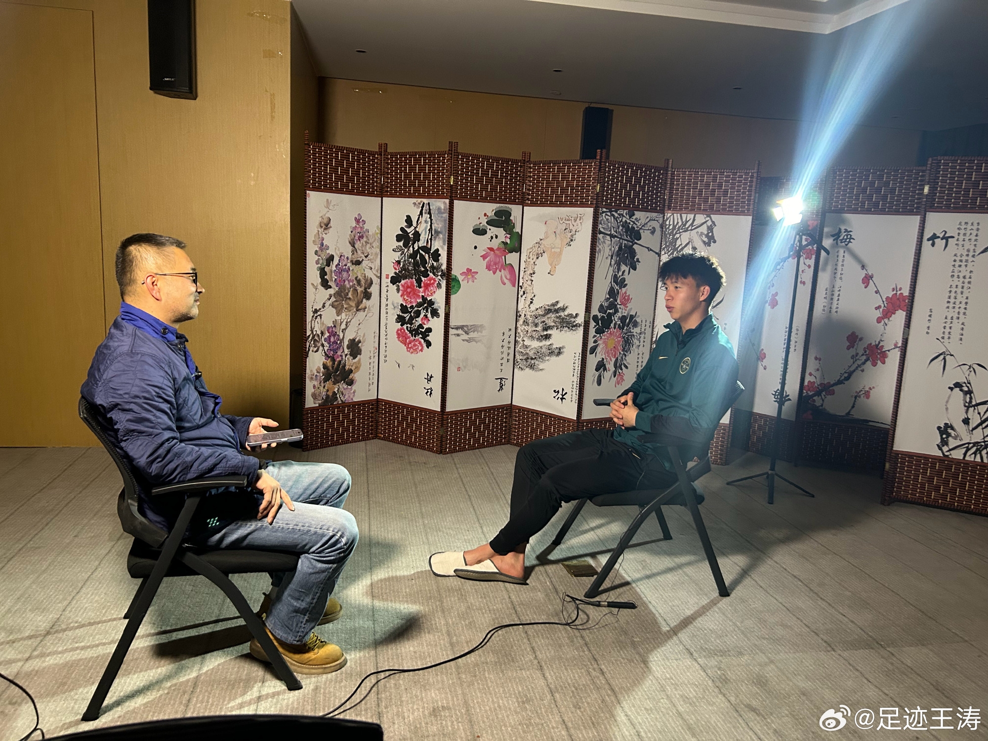  記者：王鈺棟視韋世豪為偶像&想加他微信，現(xiàn)進(jìn)了國足不知加到?jīng)]