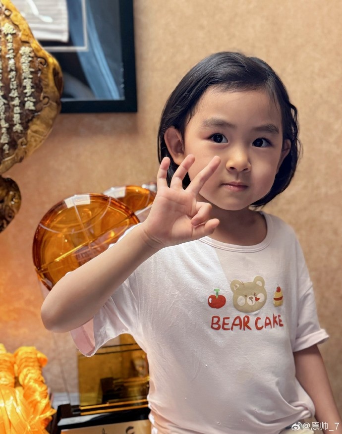  三分大賽三冠王！原帥曬三冠獎杯：完成了女兒給安排的任務(wù)！