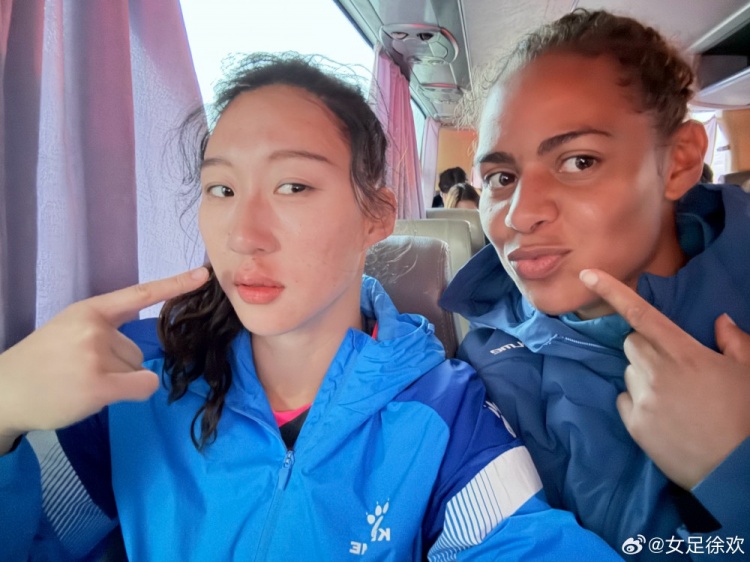  神勇！女足國(guó)門徐歡曬照，比賽中被球砸臉仍力保球門不失