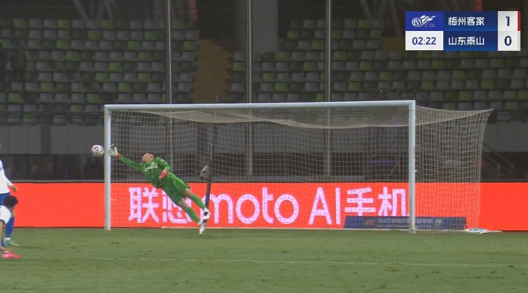  梅州開場2分鐘1-0泰山！茹子楠不停球抽射世界波攻破王大雷大門