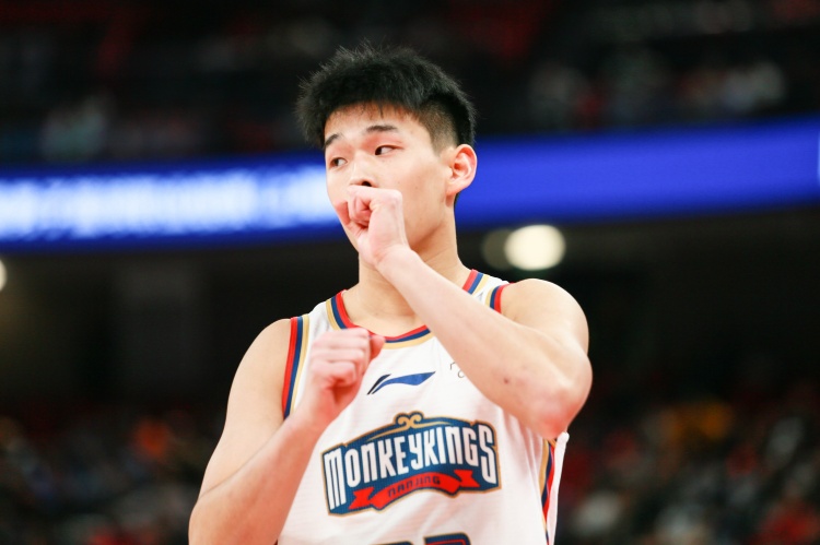  效率太低！林葳25中8&三分10中1拿到19分1板3助2斷 4失誤