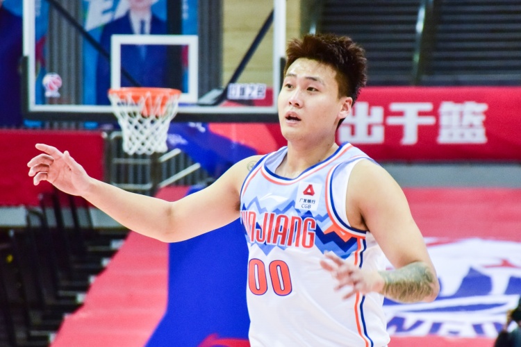  不太準(zhǔn)！趙睿18中6拿到20分4板4助也有4失誤 三分13中4