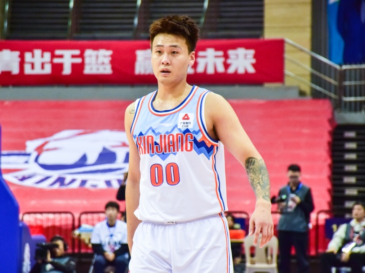  ??隨便打打！趙睿半場8中7&三分3中3貢獻(xiàn)18分2助攻2搶斷
