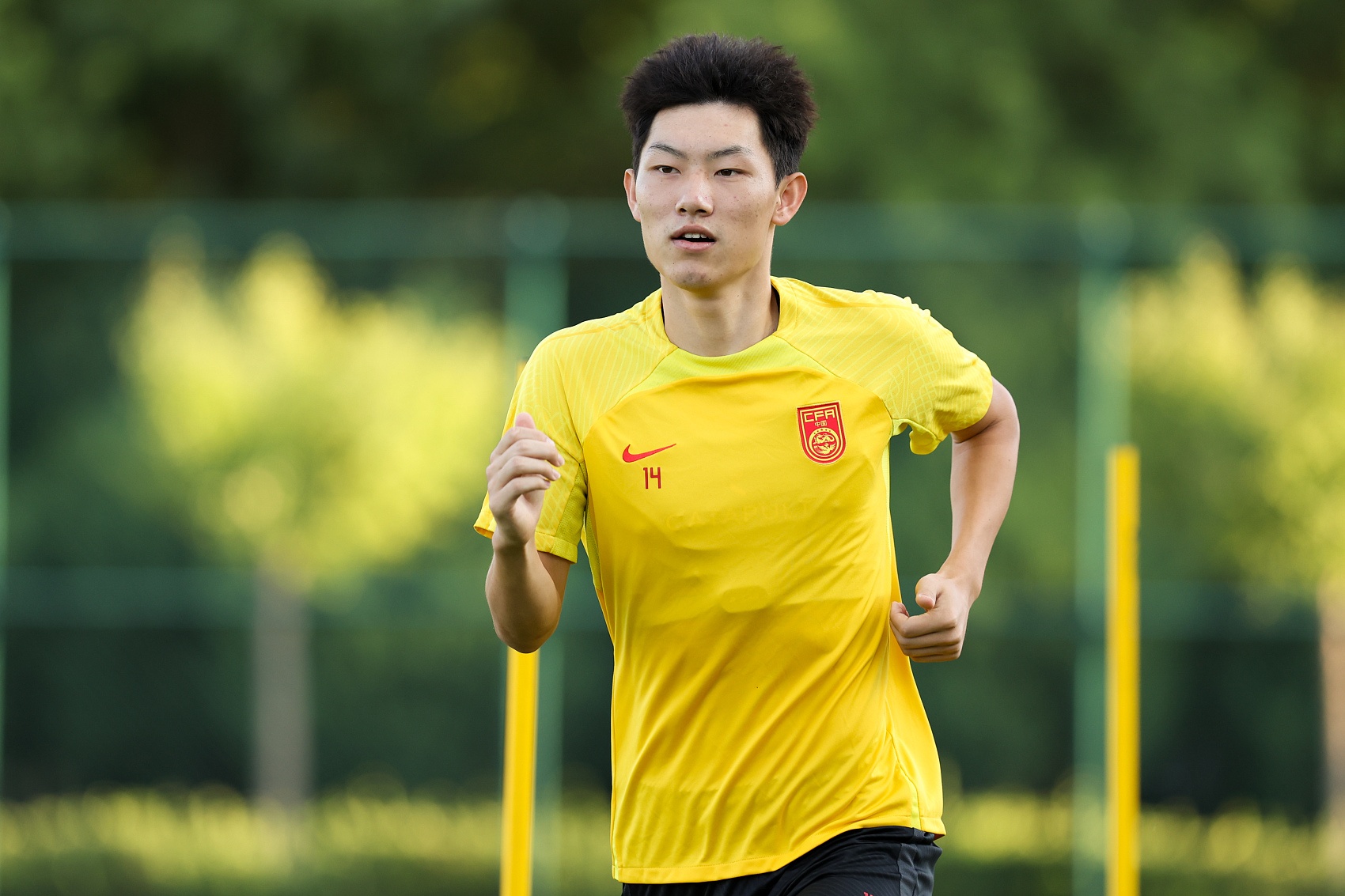  魯媒：泰山隊抵達梅州五外援齊整，四名國腳可出戰(zhàn)史松宸隨隊