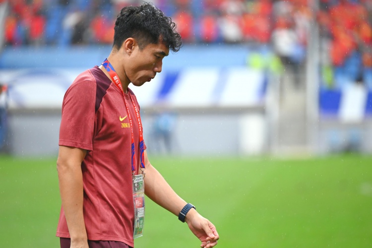  滬媒：單后腰讓國足防守承受更大壓力，若鄭智沒退役或能勝任