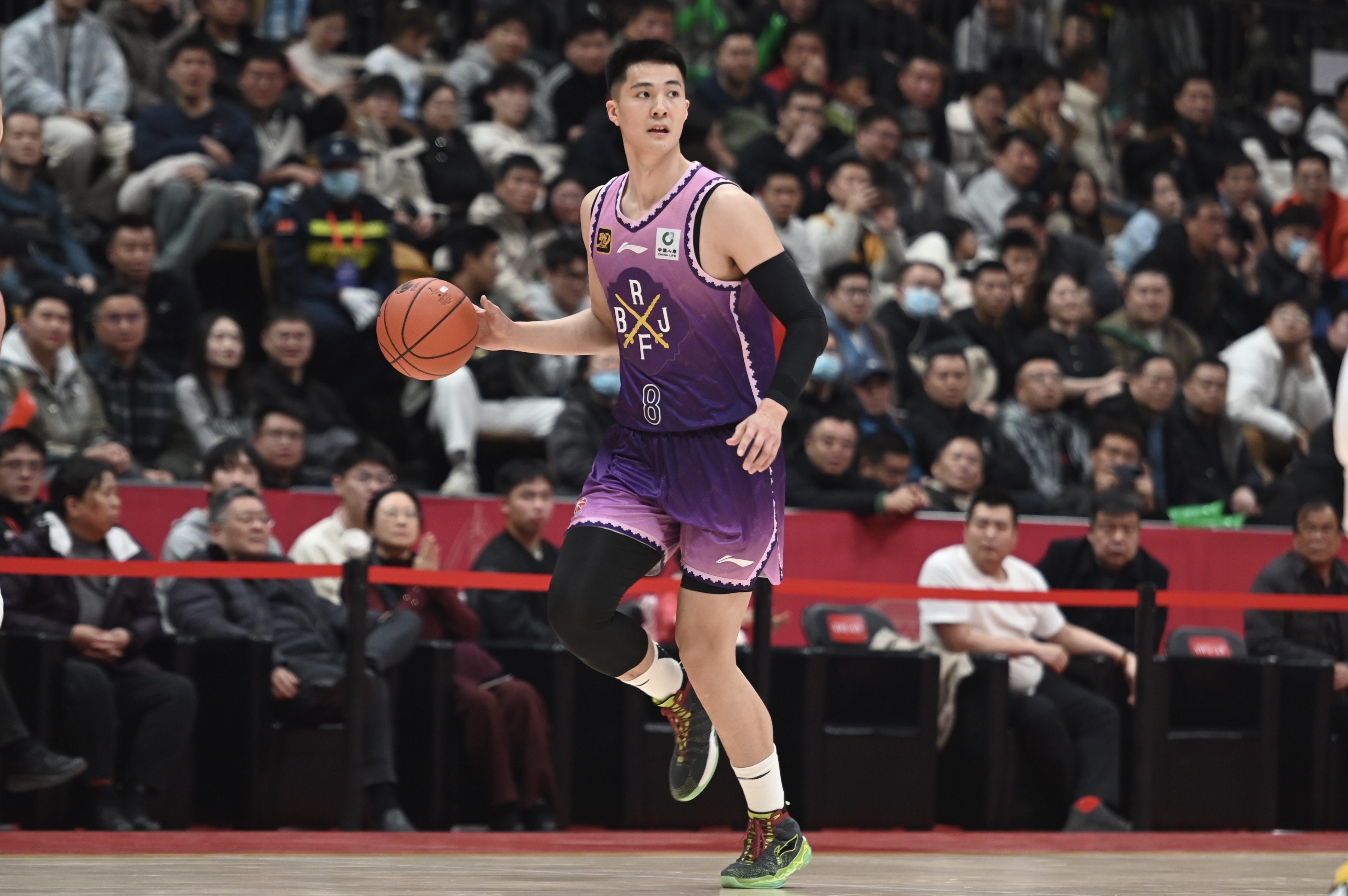 打得不錯(cuò)！朱松瑋半場6中3&三分2中1拿7分&搶下7個(gè)籃板