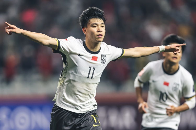  北青體育：18歲“跳級(jí)生”王鈺棟有望進(jìn)入國(guó)足客戰(zhàn)沙特名單！