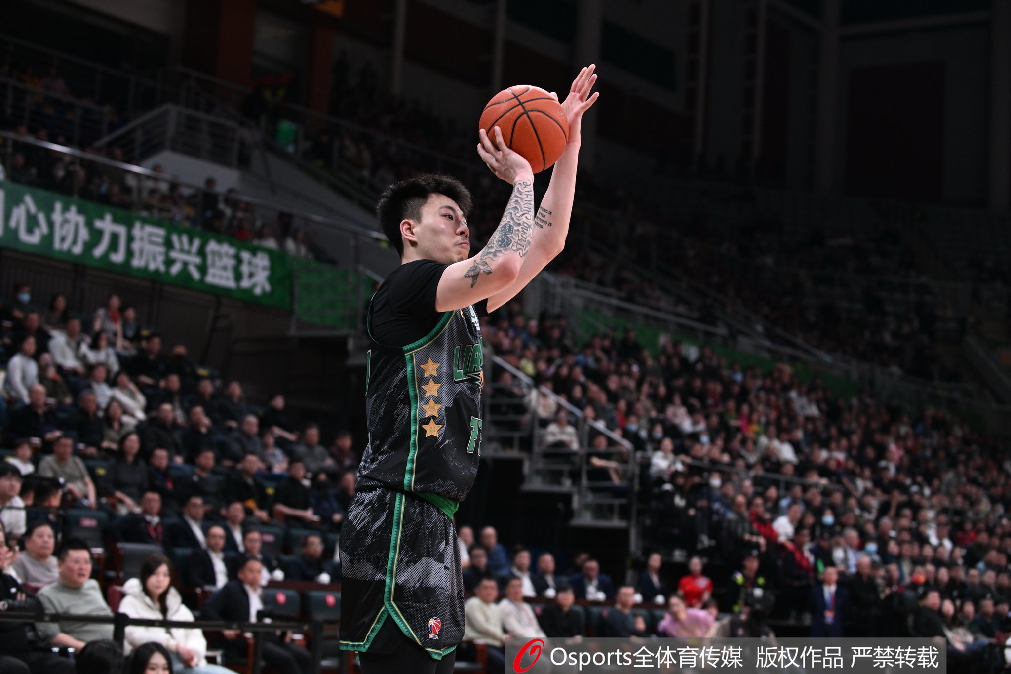  雙星閃耀！張鎮(zhèn)麟&韓德君半場合計12中8 合砍21分9籃板2助攻2搶斷